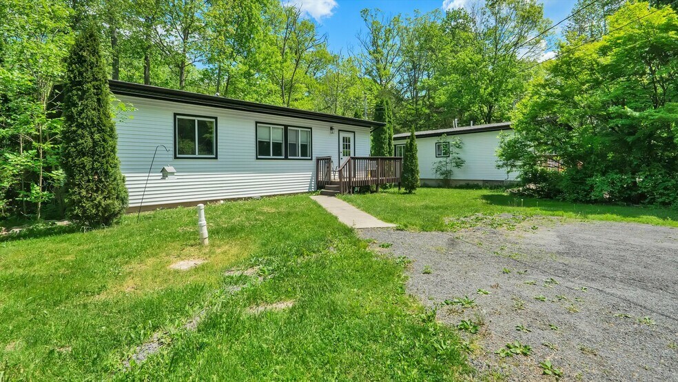 1460 Pocono Ln, Bartonsville, PA à vendre - Photo de l’immeuble – Image 3 sur 26