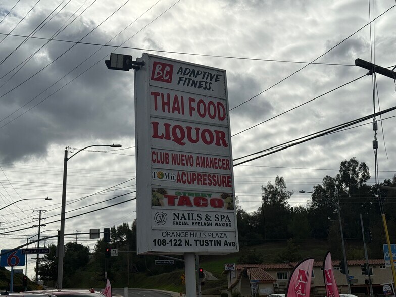 108-122 N Tustin Ave, Anaheim, CA à louer - Photo de l’immeuble – Image 3 sur 6