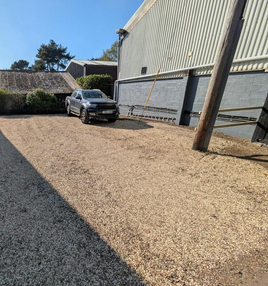 Unit 6 Lascombe Estate, Puttenham à louer - Photo de l’immeuble – Image 2 sur 2