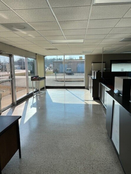 412 W Lincoln St, Tullahoma, TN à vendre - Hall d’entrée – Image 2 sur 7
