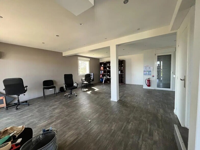 Bureau dans Miserey-Salines à louer - Photo intérieure – Image 2 sur 5