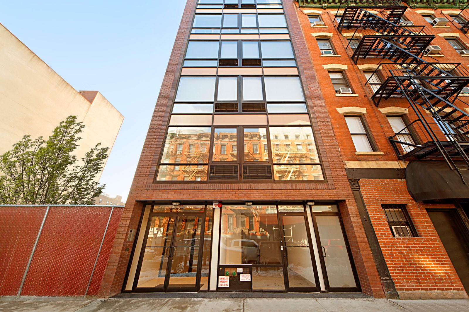 229 E 2nd St, New York, NY à vendre Photo de l’immeuble– Image 1 sur 19