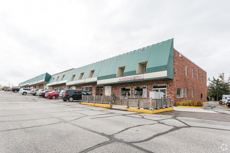 8221-8237 E Washington St, Chagrin Falls, OH à louer - Photo de l’immeuble – Image 3 sur 3