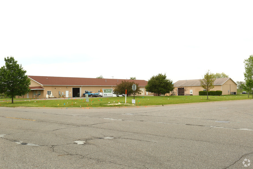 435 Packard Hwy, Charlotte, MI à louer - Photo de l’immeuble – Image 3 sur 10
