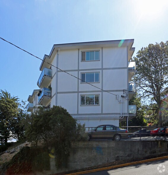 1527 Fort St, Victoria, BC à vendre - Photo de l’immeuble – Image 3 sur 4