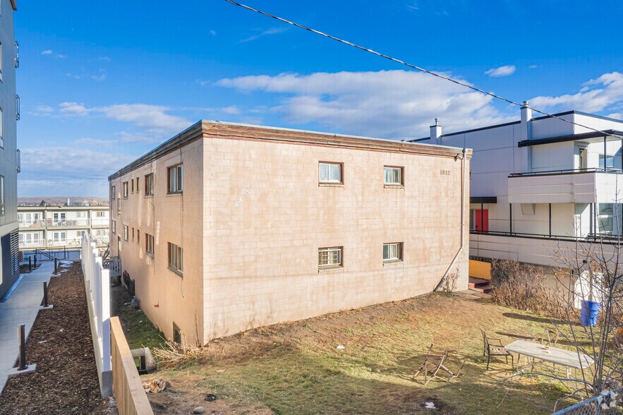 1812 26th Ave SW, Calgary, AB à vendre - Photo principale – Image 1 sur 11