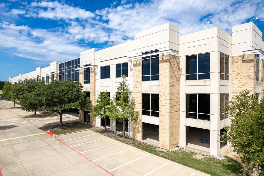 350 Highland Dr, Lewisville, TX à louer - Photo de l’immeuble – Image 3 sur 11