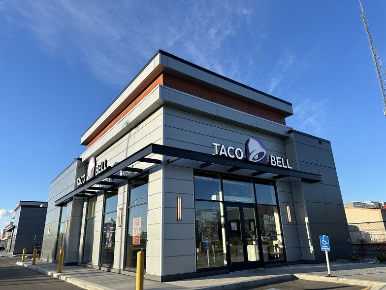 3713 Gateway Blvd NW, Edmonton, AB à louer - Photo de l’immeuble – Image 1 sur 9