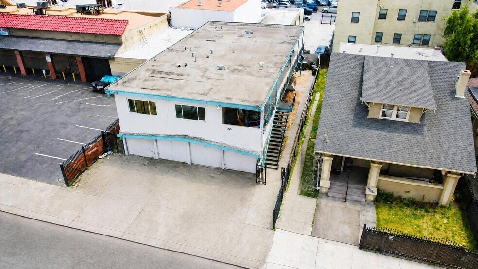 2426 57th Ave, Oakland, CA à vendre - Photo de l’immeuble – Image 2 sur 14