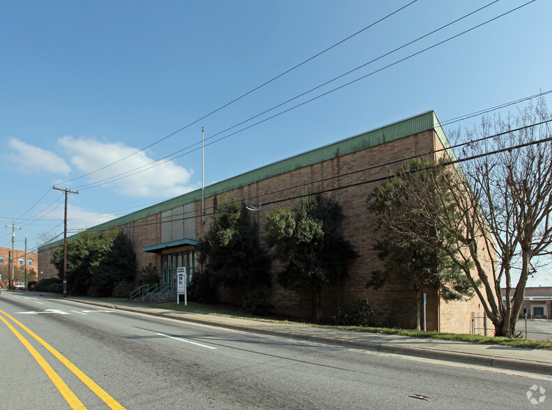 1101 W D St, North Wilkesboro, NC à louer - Photo principale – Image 1 sur 13