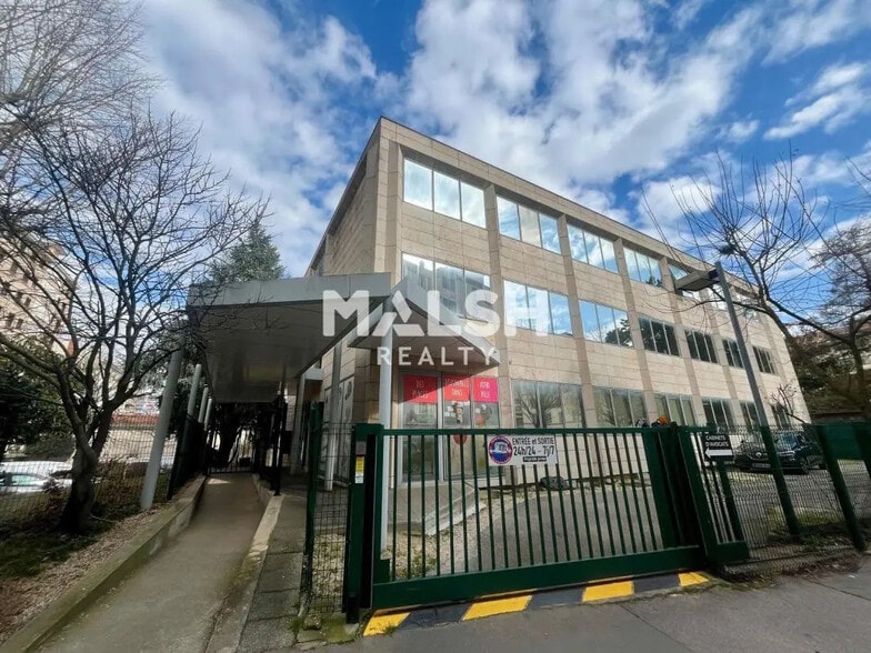 Bureau dans Lyon à vendre - Photo de l’immeuble – Image 1 sur 7