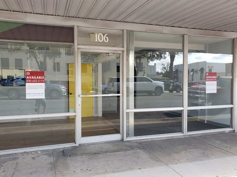 106 E Court St, Seguin, TX à louer - Photo de l’immeuble – Image 3 sur 23