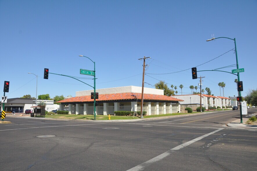 4550 E Thomas Rd, Phoenix, AZ à vendre - Photo principale – Image 1 sur 6