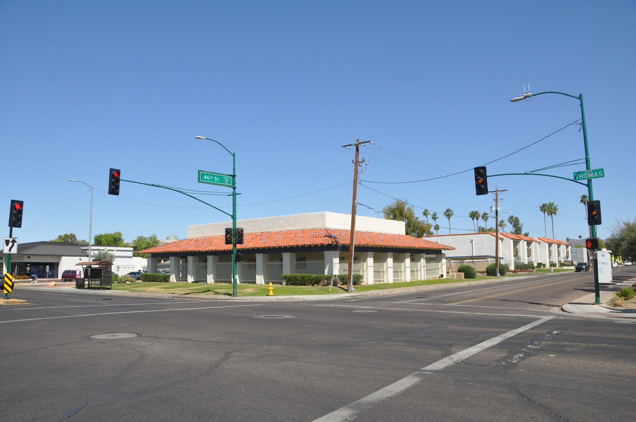 4550 E Thomas Rd, Phoenix, AZ à vendre Photo principale– Image 1 sur 7