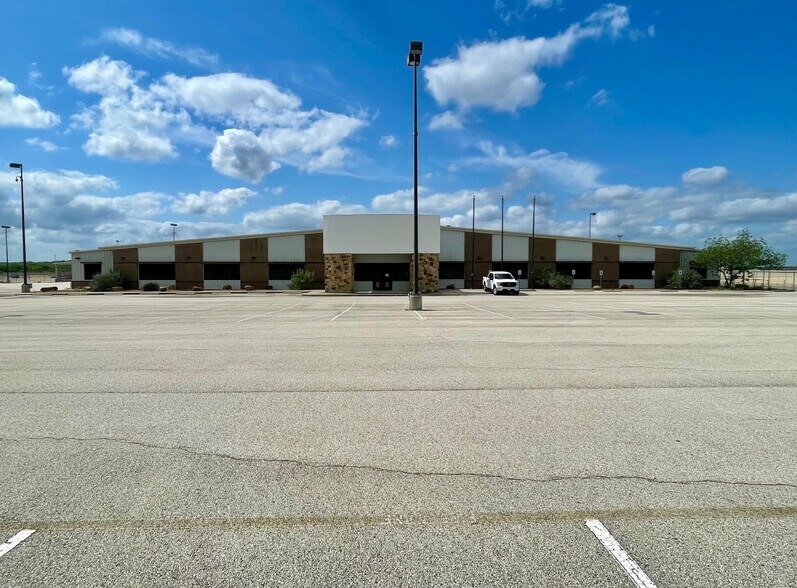 6061 County Road 136, Pawnee, TX à vendre - Photo de l’immeuble – Image 1 sur 9
