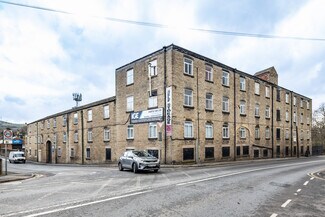 Plus de détails pour Huddersfield Rd, Stalybridge - Industriel/Logistique à louer
