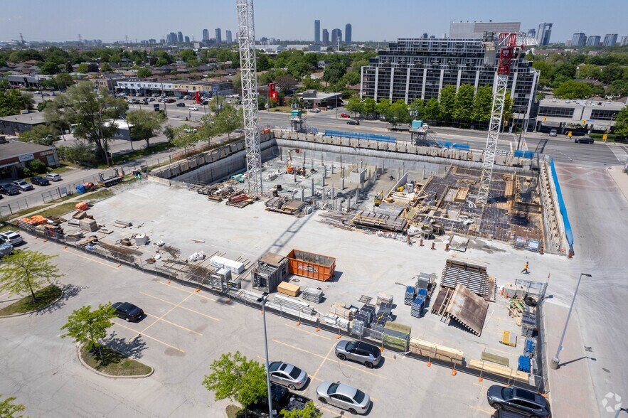 1007 The Queensway, Toronto, ON à vendre - Photo de l’immeuble – Image 2 sur 4
