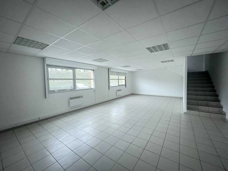 Local d’activités dans Chambly à louer - Photo intérieure – Image 2 sur 6