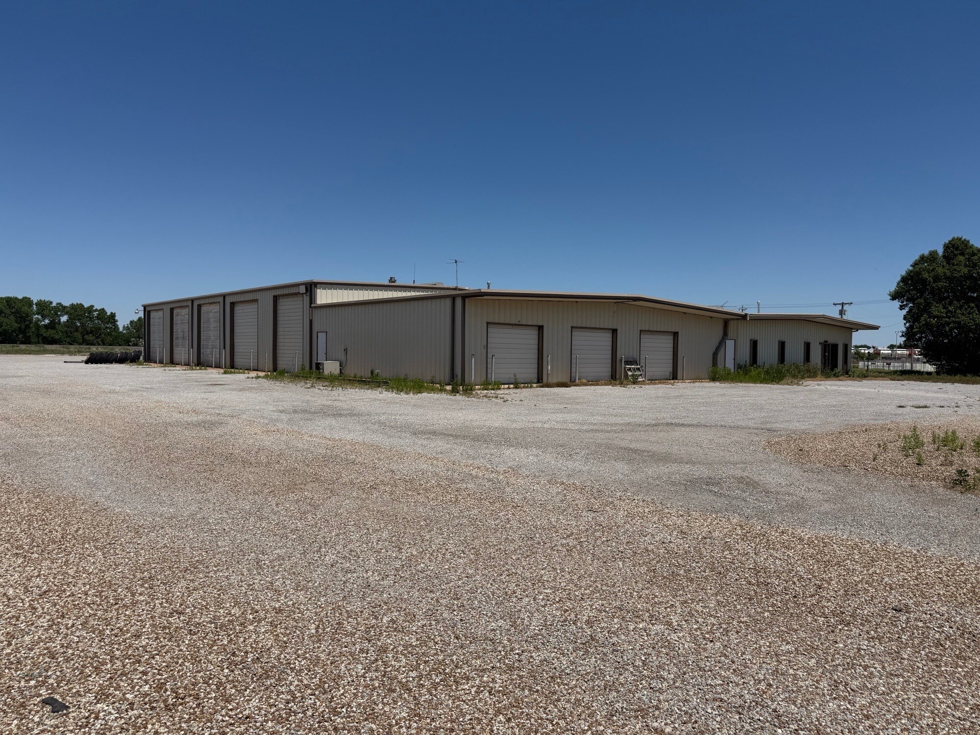5328 E Market St, Enid, OK à vendre Photo de l’immeuble– Image 1 sur 26