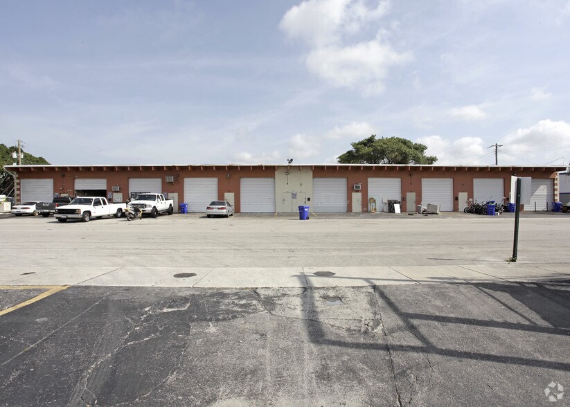 5833-5851 SW 25th St, West Park, FL à louer - Photo de l’immeuble – Image 3 sur 10