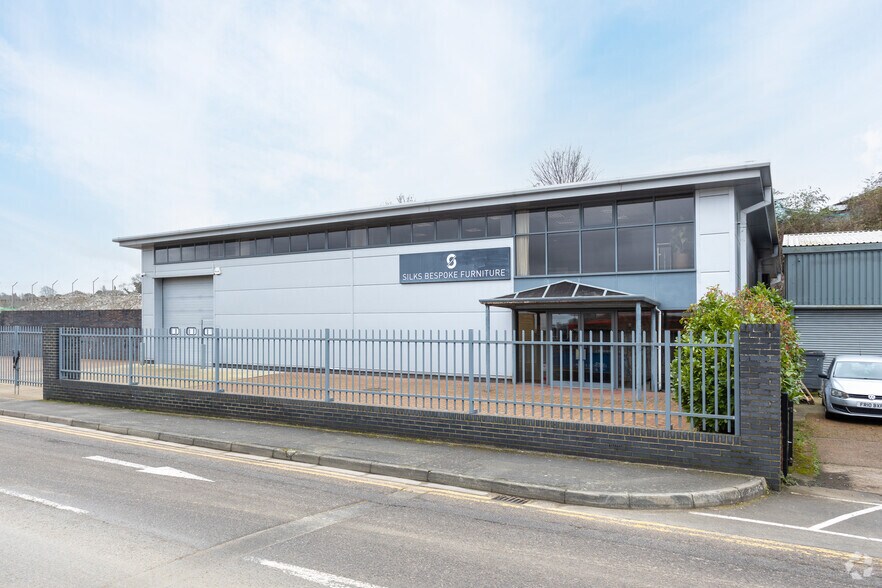 Units 1-4 Chapman Way, Tunbridge Wells à vendre - Photo de l’immeuble – Image 2 sur 8