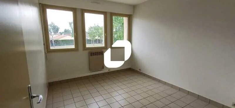 Bureau dans Magnanville à louer - Photo de l’immeuble – Image 2 sur 6