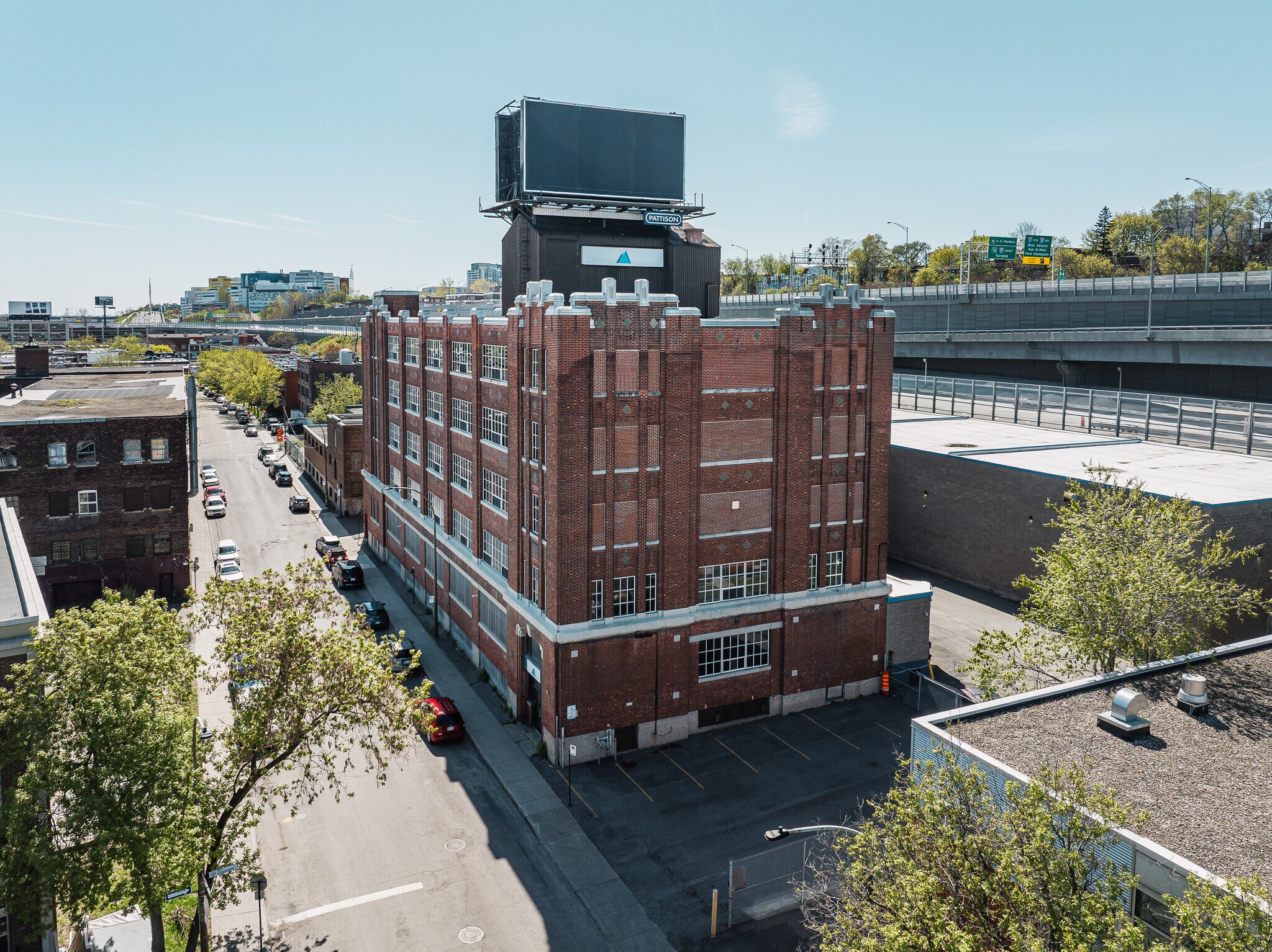 4005-4035 Rue de Richelieu, Montréal, QC à vendre Photo principale– Image 1 sur 4