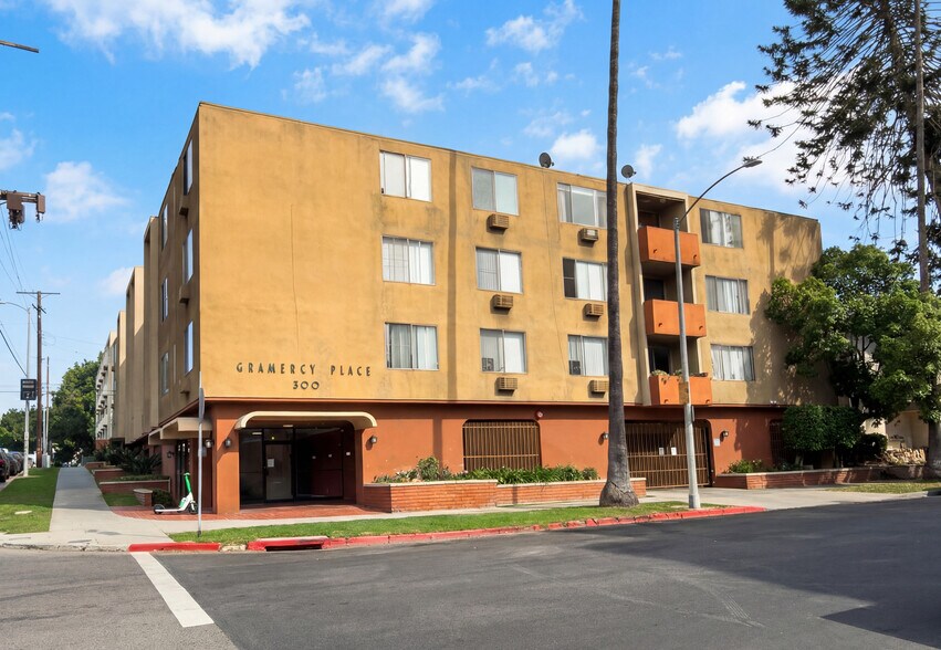 300 S Gramercy Pl, Los Angeles, CA à vendre - Photo de l’immeuble – Image 2 sur 8