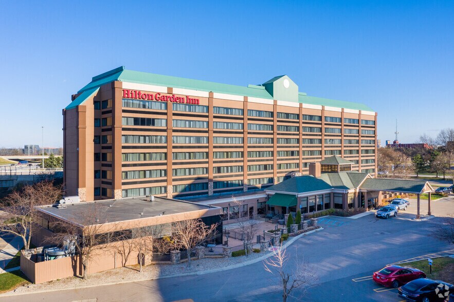 26000 American Dr, Southfield, MI à vendre - Photo de l’immeuble – Image 1 sur 15