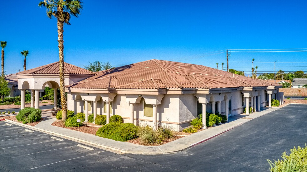 5820 S Pecos Rd, Las Vegas, NV à louer - Photo de l’immeuble – Image 3 sur 10