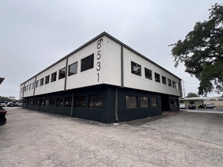 8531 N New Braunfels Ave, San Antonio, TX à louer - Photo de l’immeuble – Image 1 sur 9