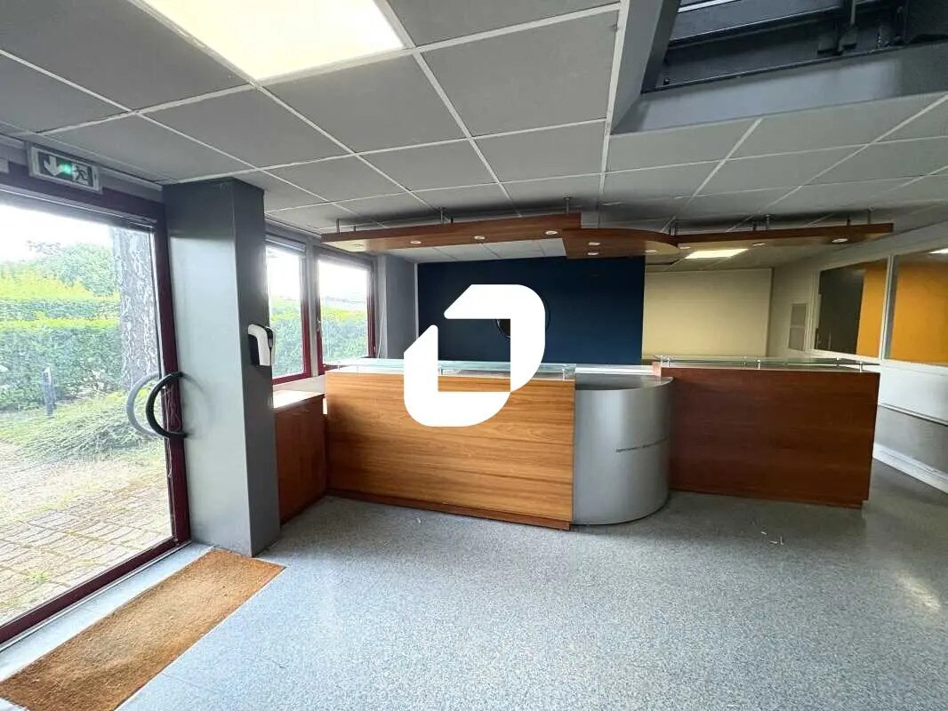 Industriel/Logistique dans Magny-les-Hameaux à vendre Photo intérieure– Image 1 sur 18