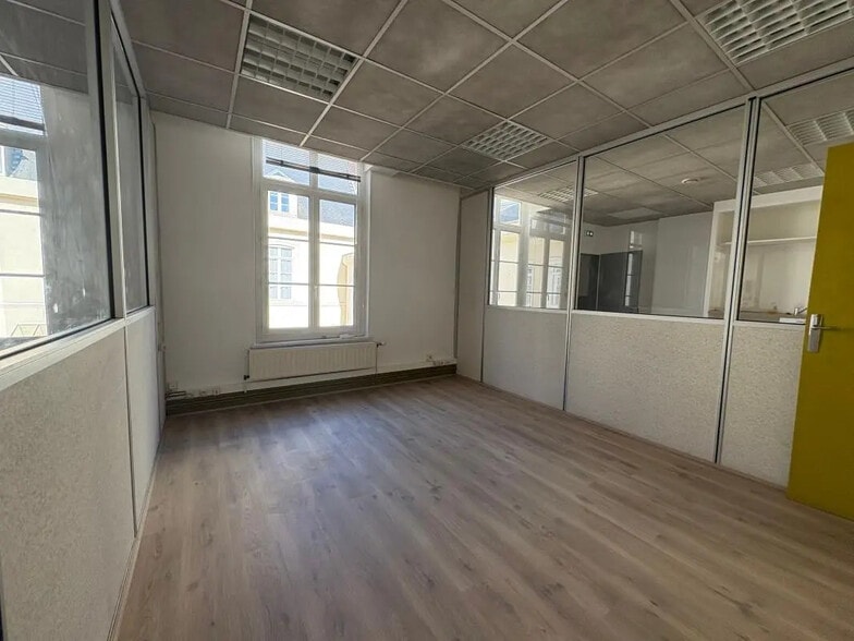Bureau dans Amiens à louer - Photo de l’immeuble – Image 3 sur 10