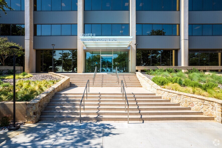 4100 International Plz, Fort Worth, TX à louer - Photo principale – Image 1 sur 30