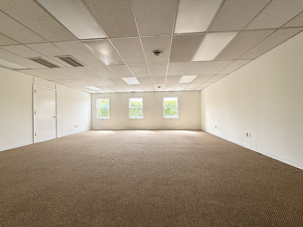 43 Pine St, New Canaan, CT 06840 - Lot 5A -  - Photo intérieure - Image 1 of 6