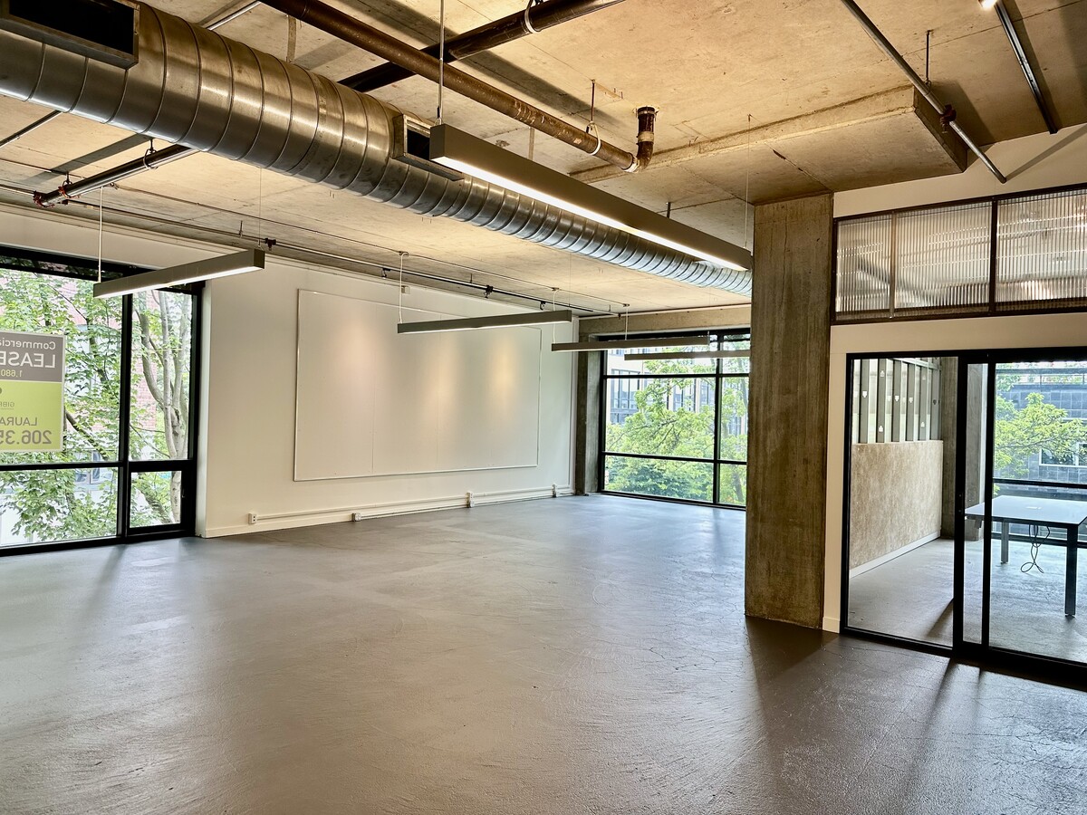 80 Vine St, Seattle, WA 98121 - Lot 201 -  - Photo intérieure - Image 1 of 3
