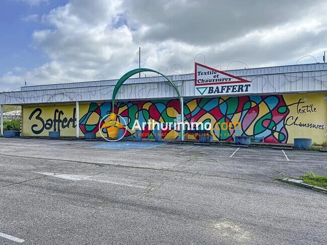 Plus de détails pour Local commercial à vendre