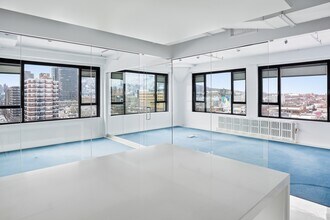 3575 Boul Saint-Laurent, Montréal, QC à louer Photo intérieure– Image 2 sur 3