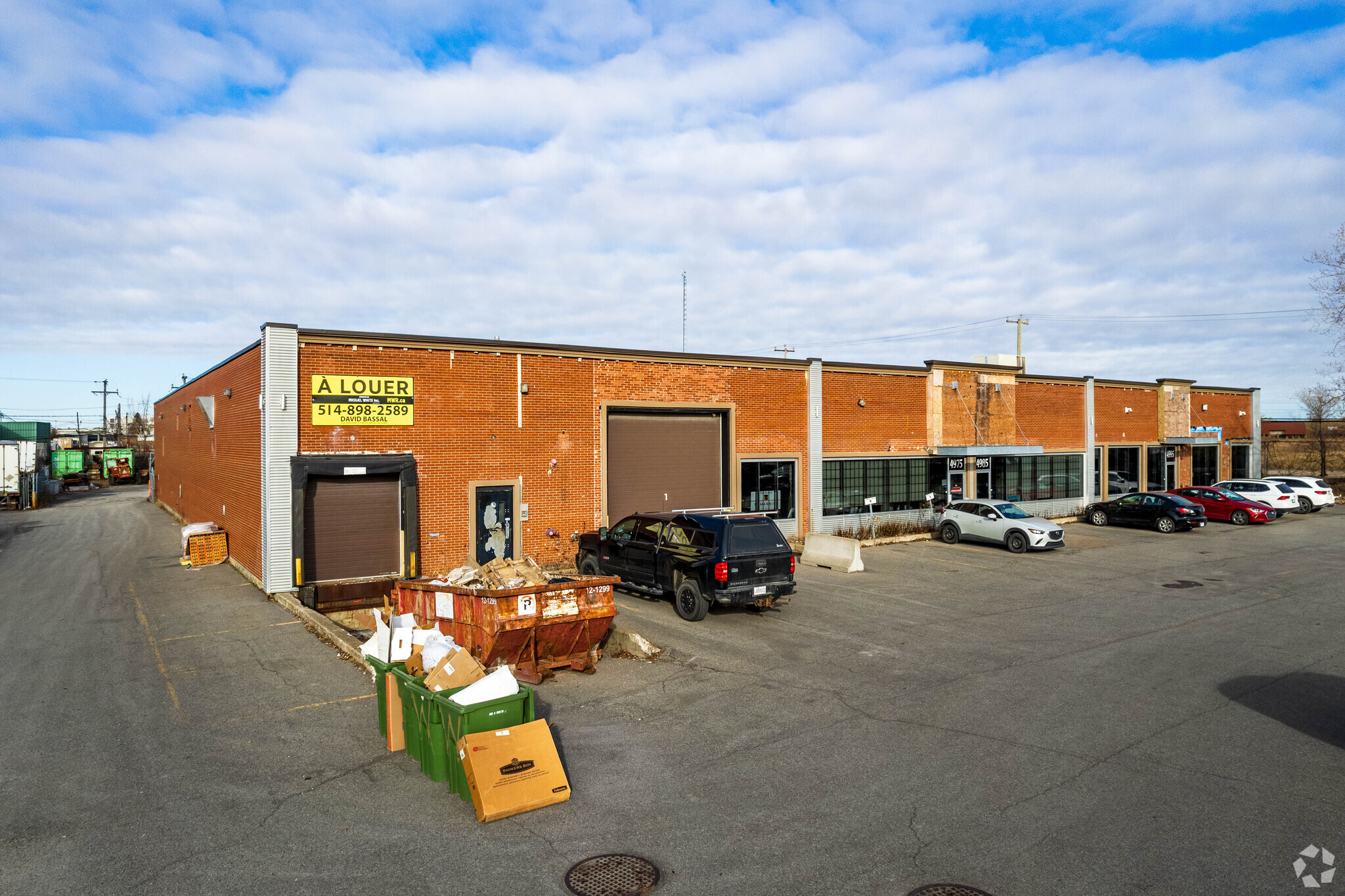4975-4995 Rue Fisher, Montréal, QC à louer Photo de l’immeuble– Image 1 sur 14