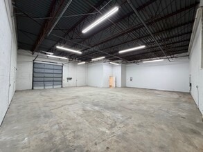 1243 W 52nd St, Mangonia Park, FL à louer Photo intérieure– Image 2 sur 3