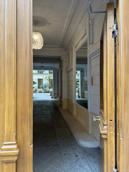 Bureau dans Paris à louer - Photo de l’immeuble – Image 1 sur 8