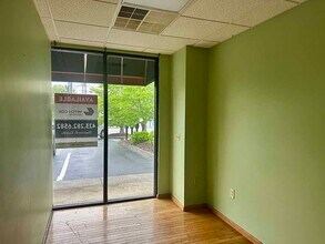4729-1-4 N Roan St, Johnson City, TN à louer Photo de l’immeuble– Image 2 sur 8
