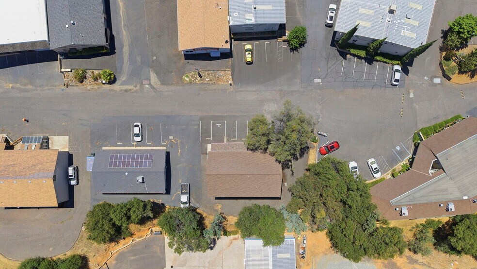 19468 Village Dr, Sonora, CA à vendre - Photo de l’immeuble – Image 3 sur 28