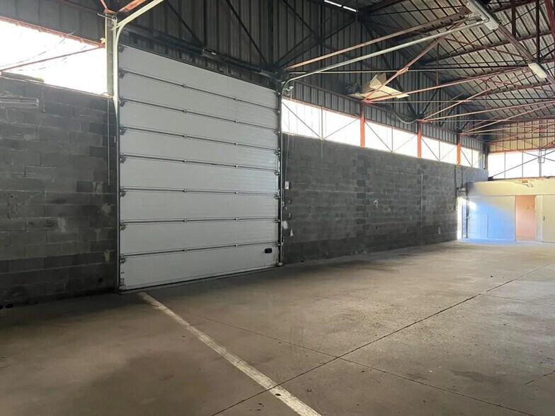 Local d’activités dans Thise à louer - Photo de l’immeuble – Image 3 sur 3