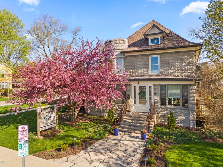 237 W Jefferson Ave, Naperville, IL à vendre - Photo de l’immeuble – Image 2 sur 9