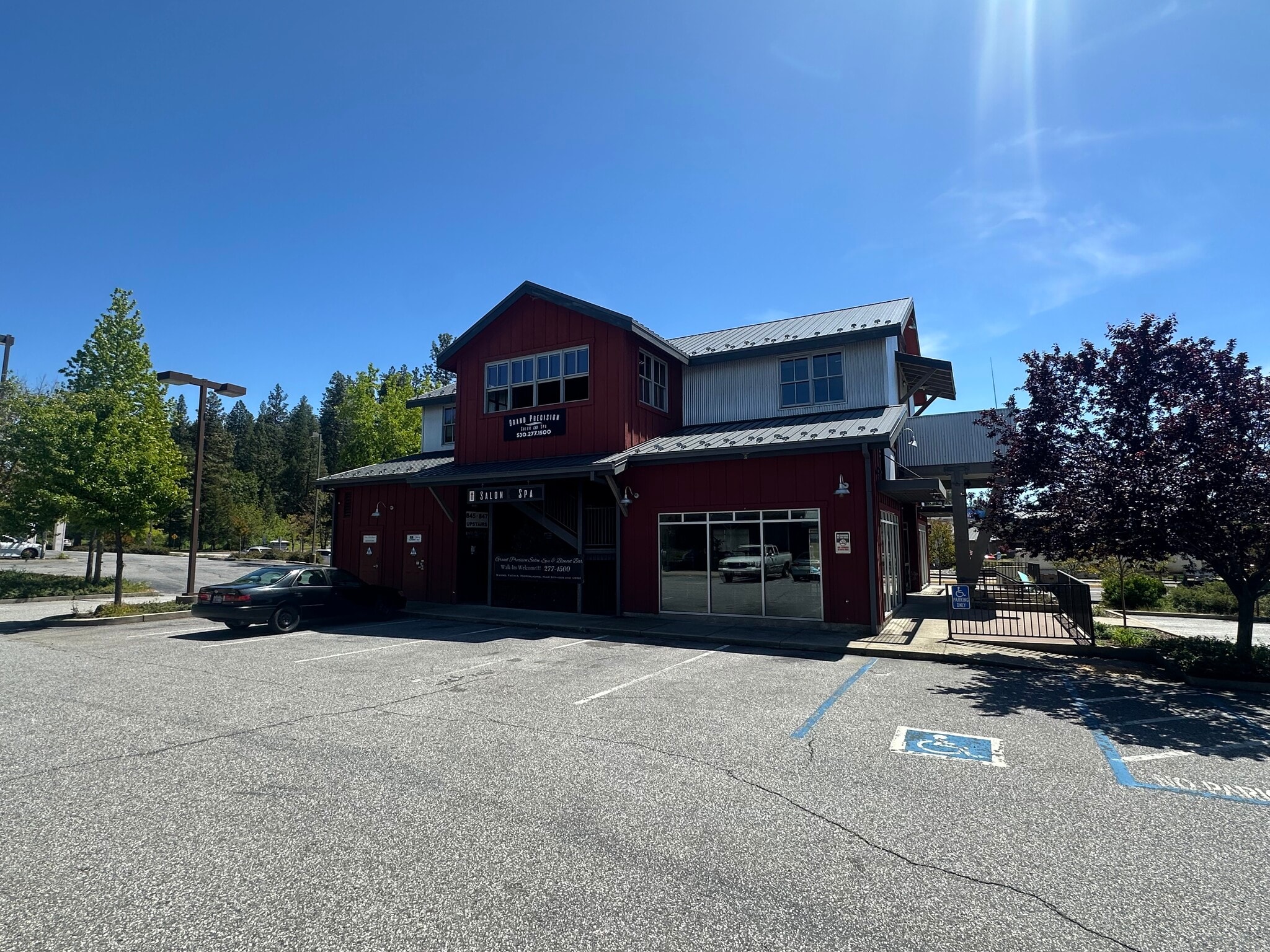 851-857 Sutton Way, Grass Valley, CA à louer Photo intérieure– Image 1 sur 14