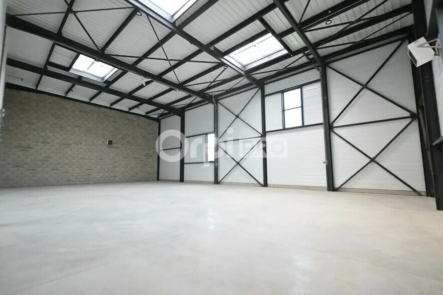 Bureau dans Colombier-Saugnieu à louer - Photo de l’immeuble – Image 3 sur 8