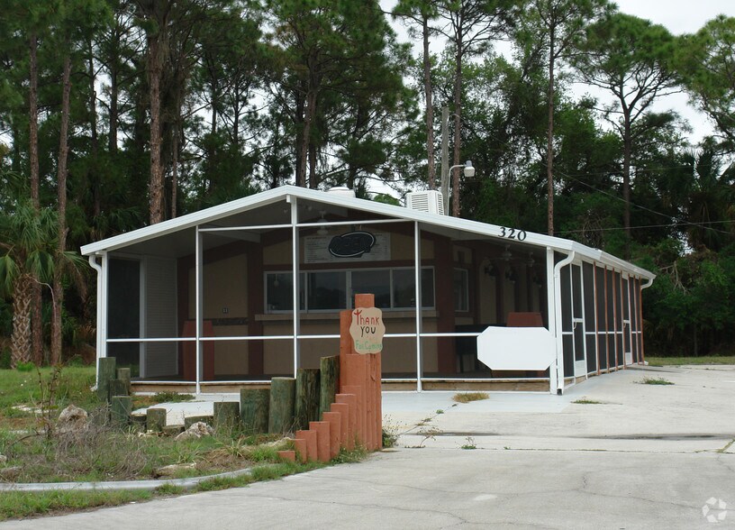 320 Tamiami Trl, Port Charlotte, FL à vendre - Photo de l’immeuble – Image 3 sur 6