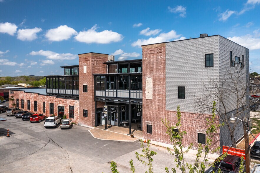153 S Main St, Boerne, TX à louer - Photo de l’immeuble – Image 3 sur 22
