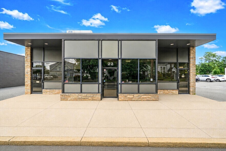 22 Broadway, Amityville, NY à louer - Photo de l’immeuble – Image 1 sur 27